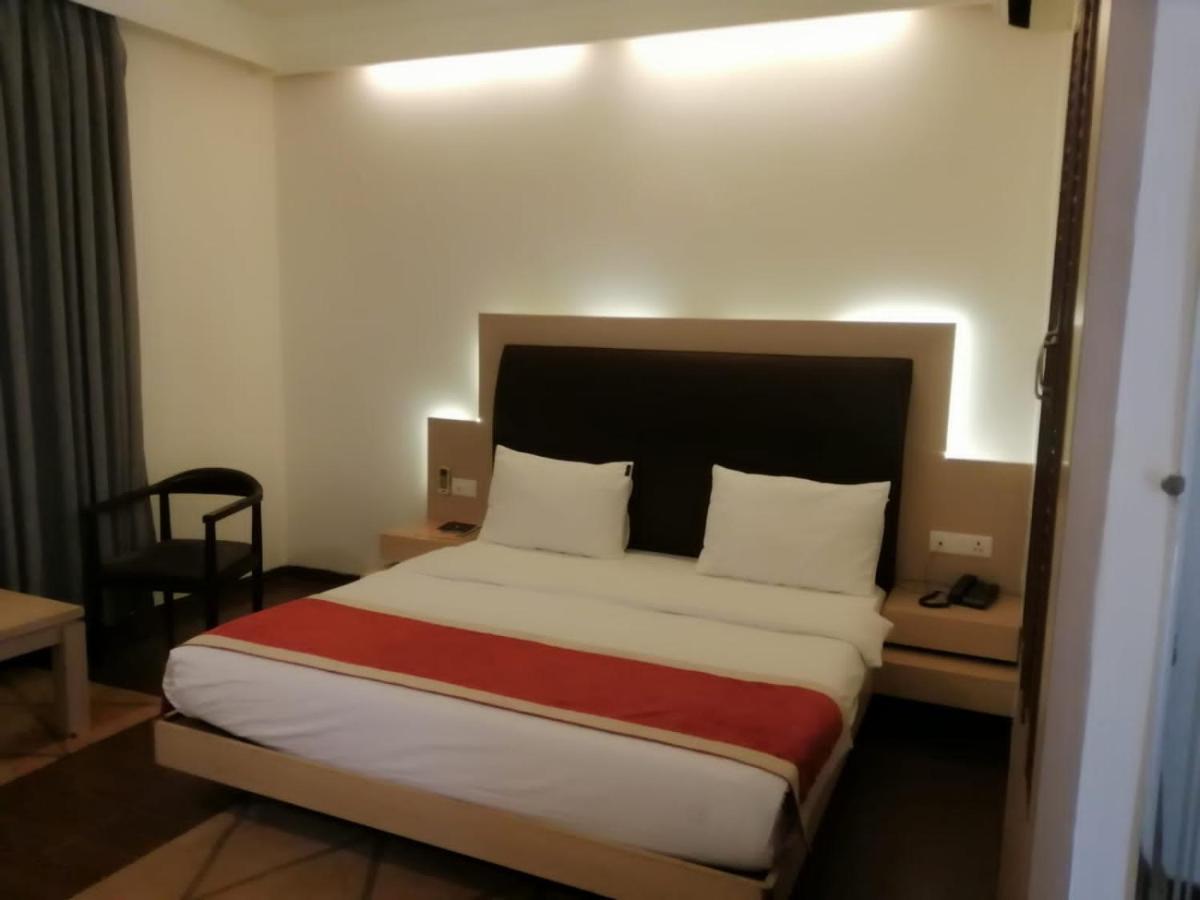 Kingston Resort Kanpur Exterior photo