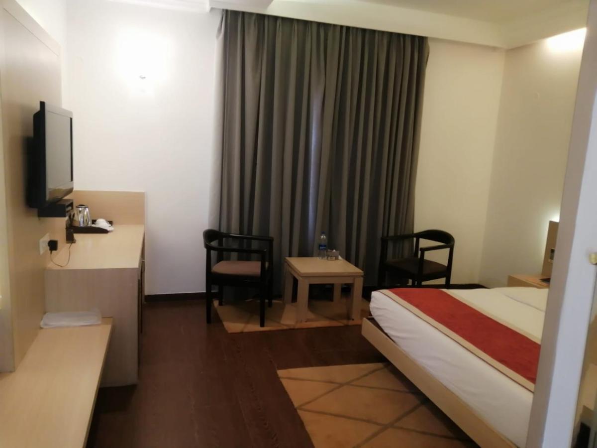 Kingston Resort Kanpur Exterior photo
