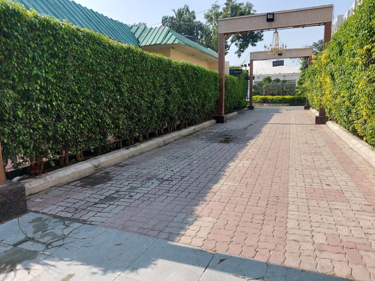 Kingston Resort Kanpur Exterior photo